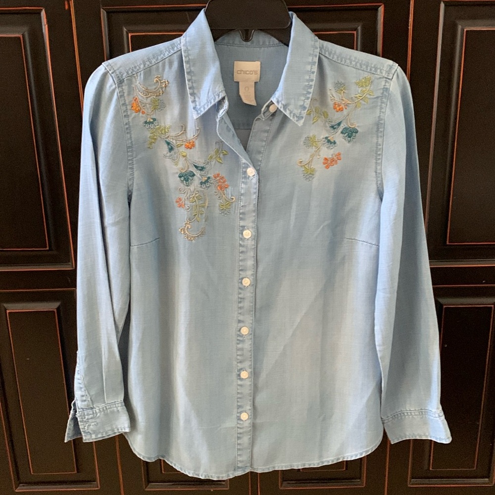 CHiCO’s Floral Embroidered Chambray ButtonUp Women’s PETITE 0 (S/4) cottage boho